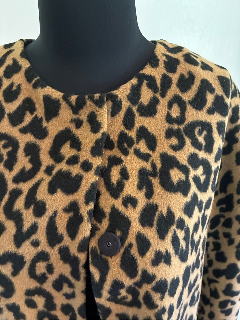 Chico’s Fuzzy Collarless Leopard print jacket Medium size LIKE NEW - Picture 4 of 5